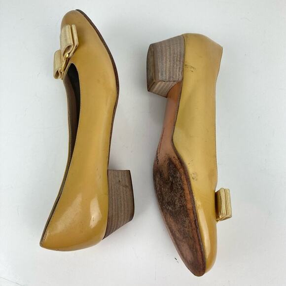 SALVATORE FERRAGAMO Vera Bow Patent Pump 6 B - Picture 8 of 13